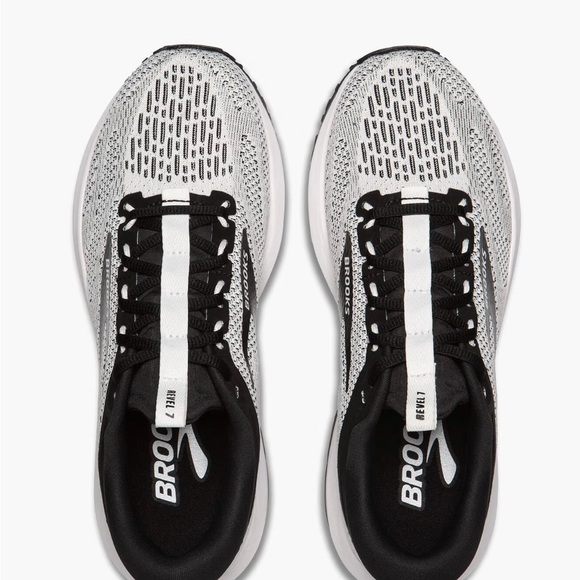 Brooks Woman’s Revel 7 Athletic Shoes in Black and White - BRAND NEW with tags - Picture 2 of 8